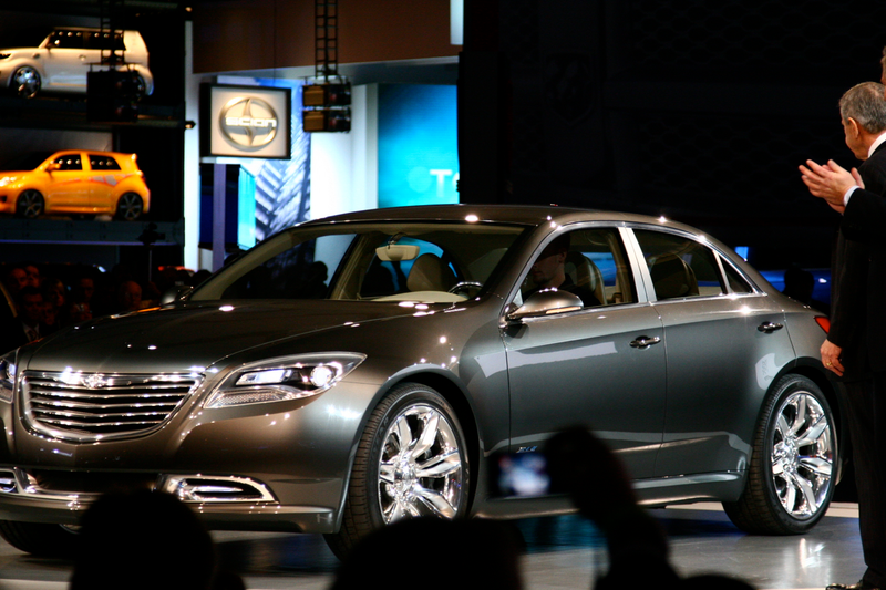 Illustration for article titled Chrysler 200C EV Concept: Shockingly Attractive Mid-Size